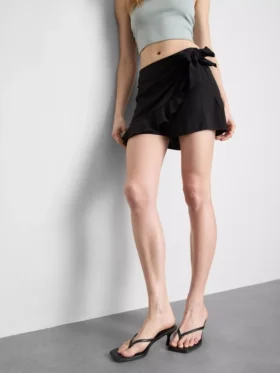 Tie-side skort