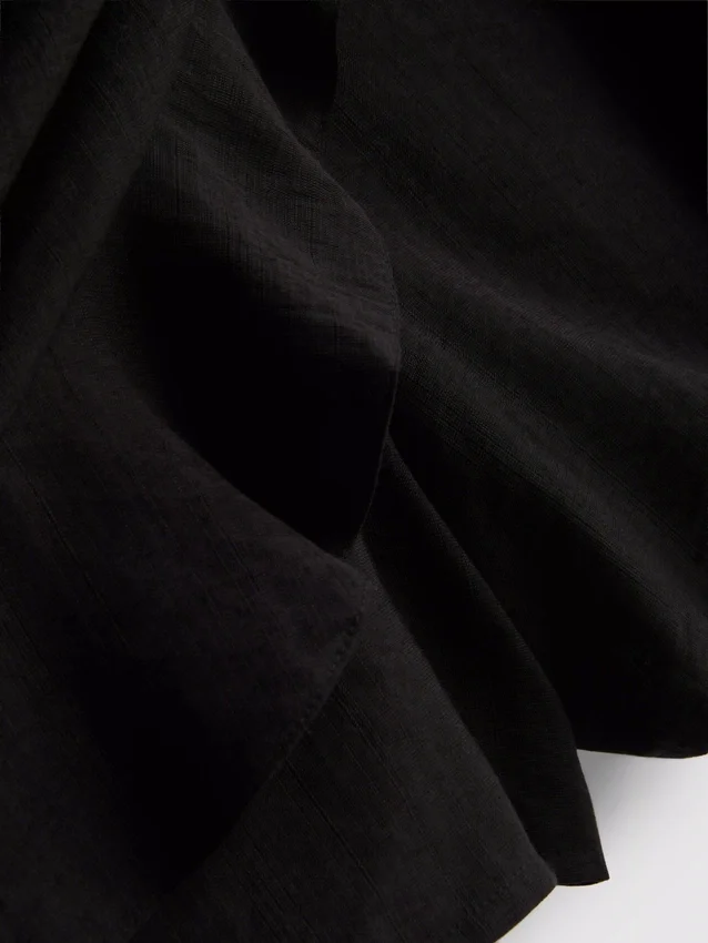 Tie-side skort