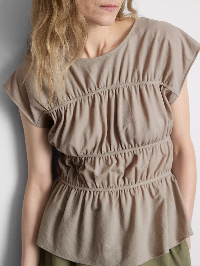 Tiered top