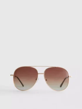 Tinted aviator sunglasses