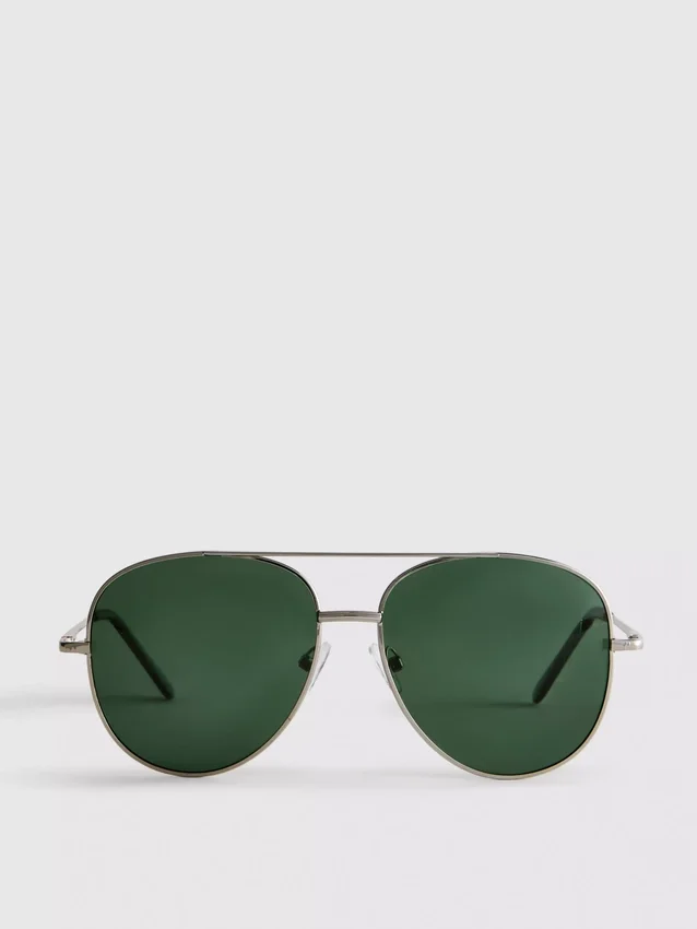 Tinted aviator sunglasses