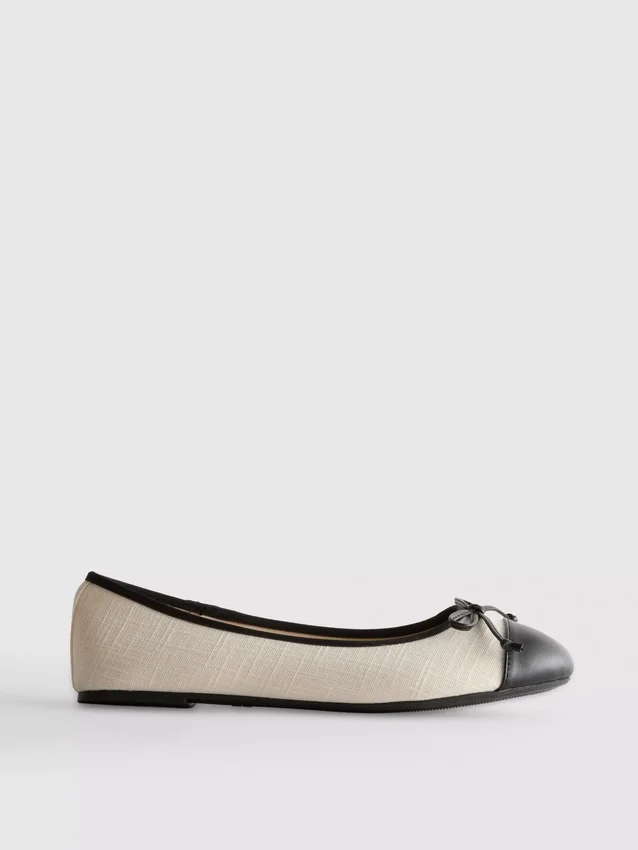 Toe-cap ballerina flats