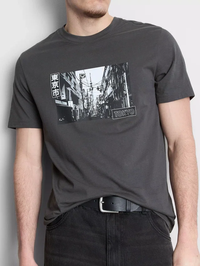 Tokyo street graphic t-shirt