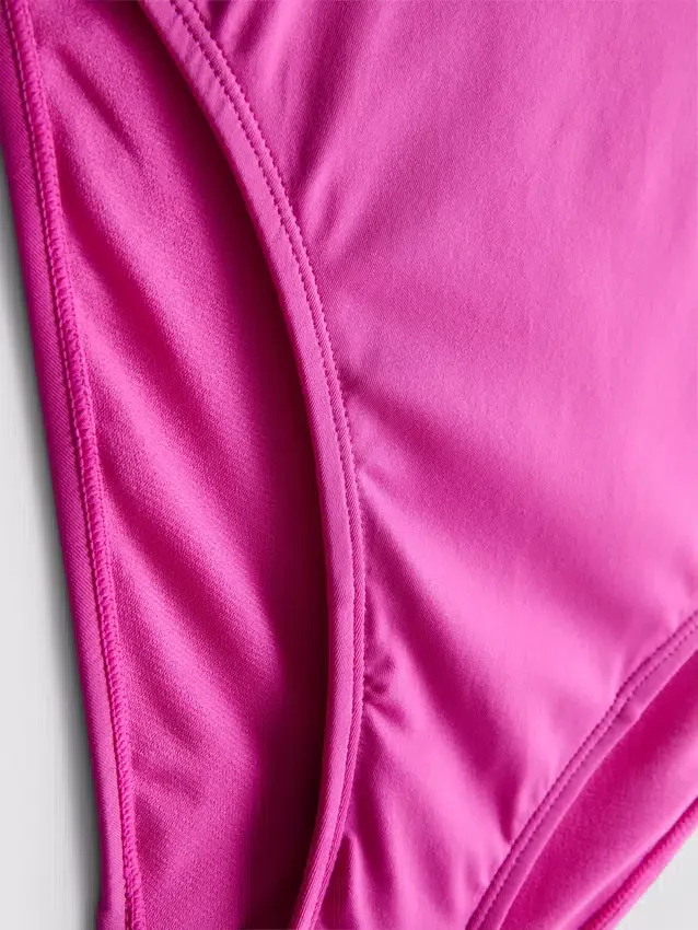 Twist control swimsuit
