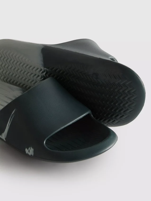 Two-tone slider sandals