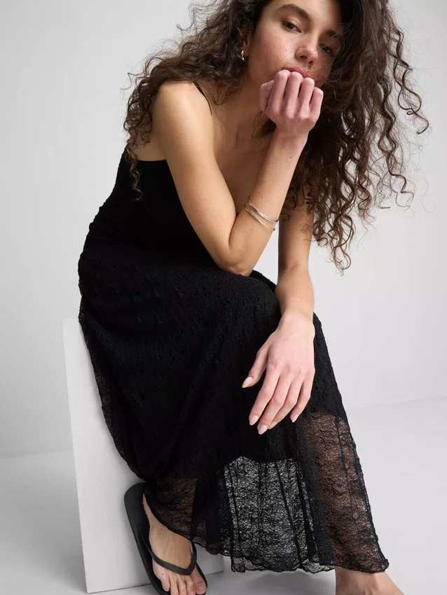 V-neck lace maxi dress