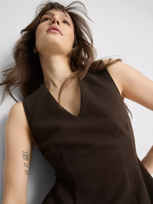 V-neck peplum sleeveless top