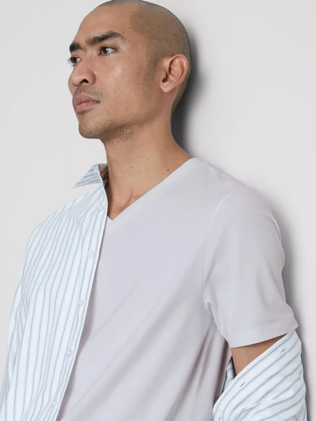 V-neck slim-fit stretch t-shirt