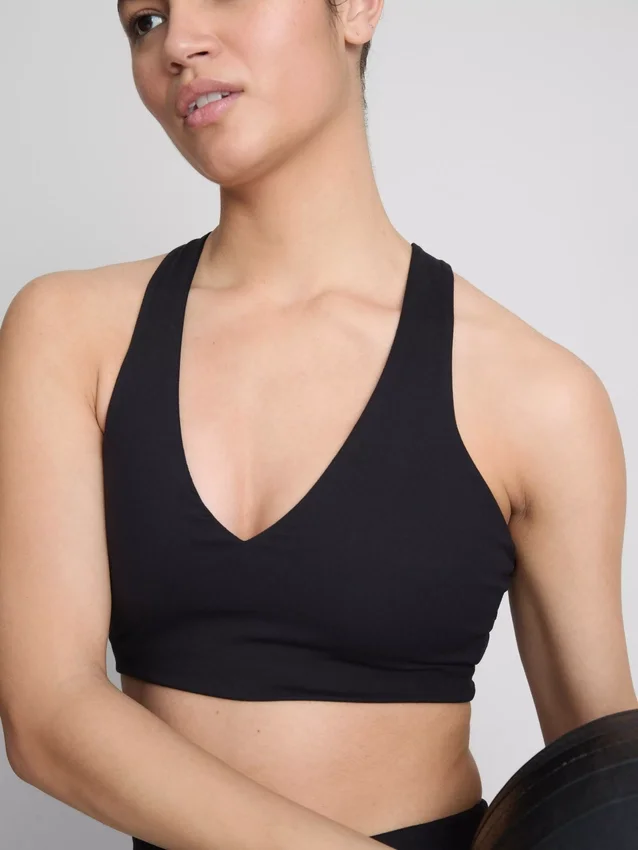 V-neck smooth support active crop top