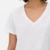 V-neck t-shirt
