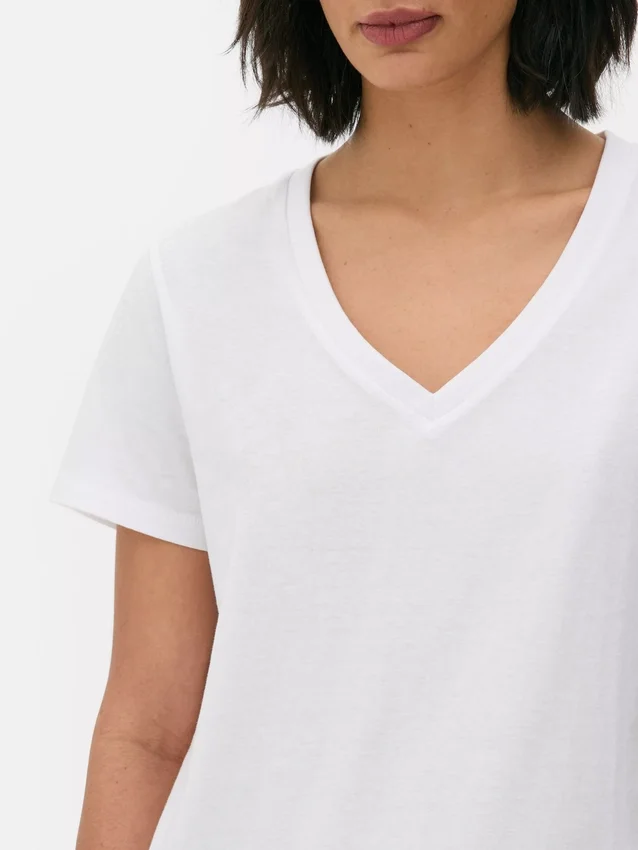 V-neck t-shirt