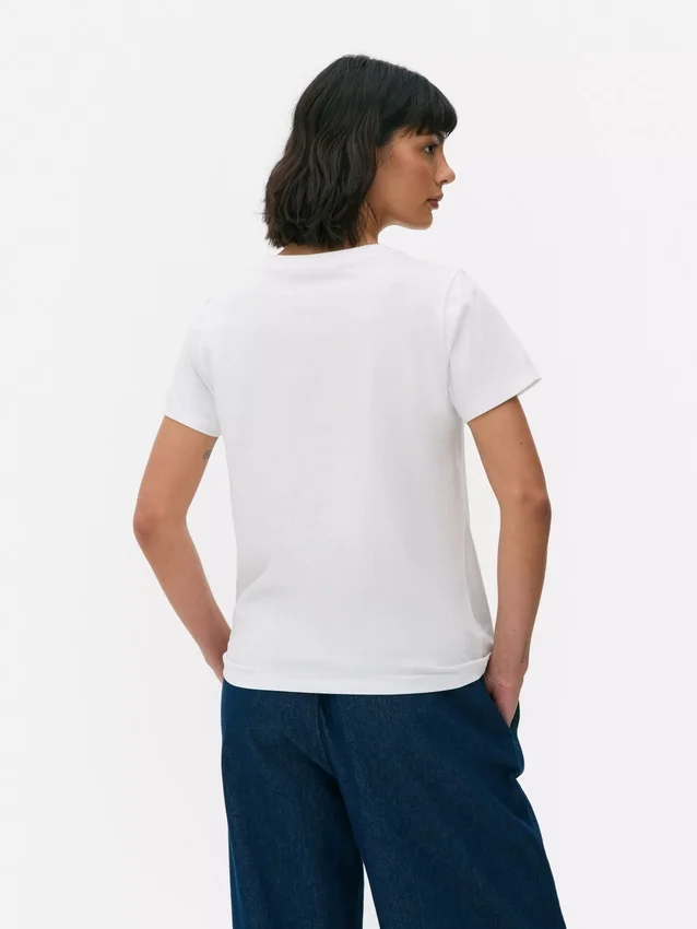 V-neck t-shirt