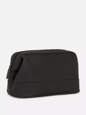 Wash bag with zip closure