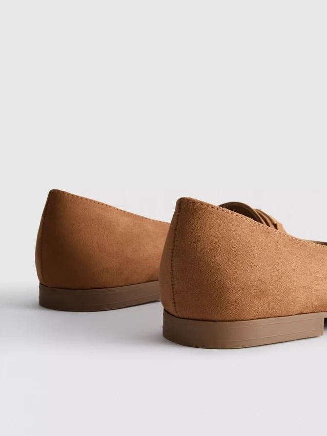 Wide-fit low-vamp loafers