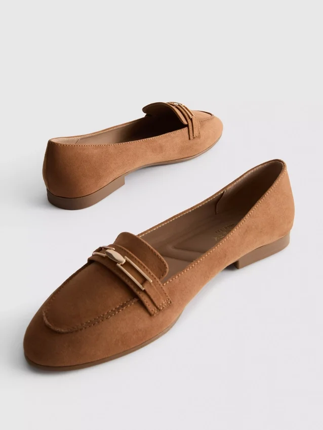 Wide-fit low-vamp loafers