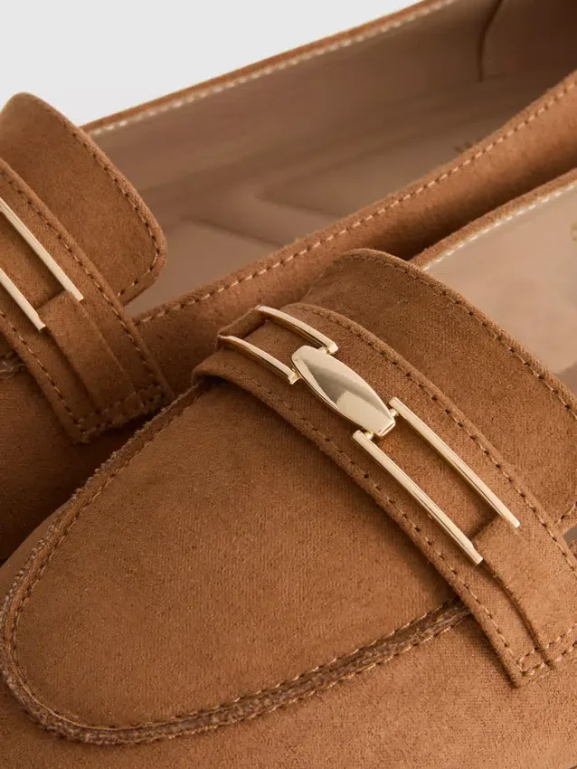 Wide-fit low-vamp loafers