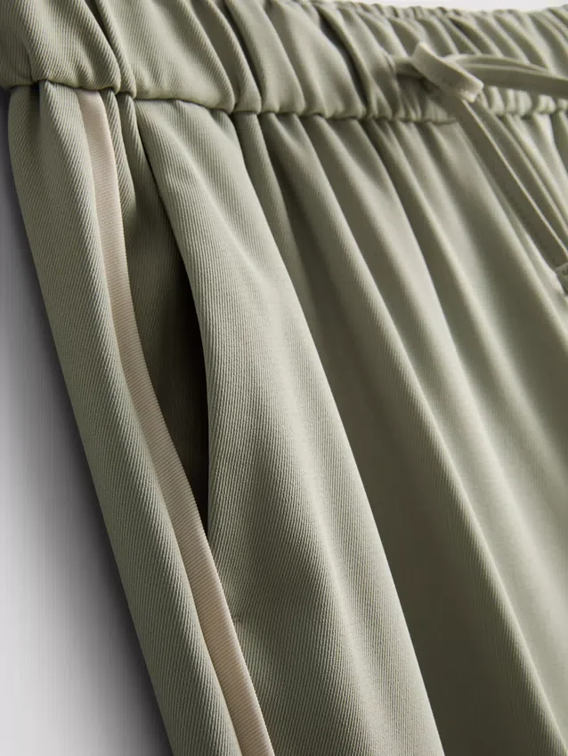 Wide-leg side-stripe pants