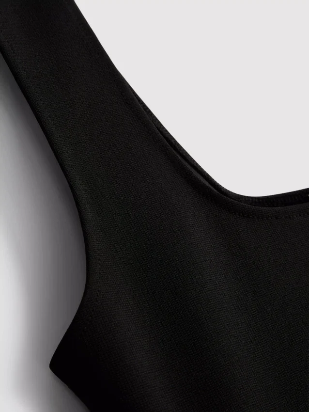 Wide-strap crepe tank top