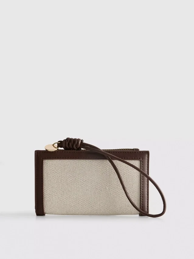 Woven wristlet wallet