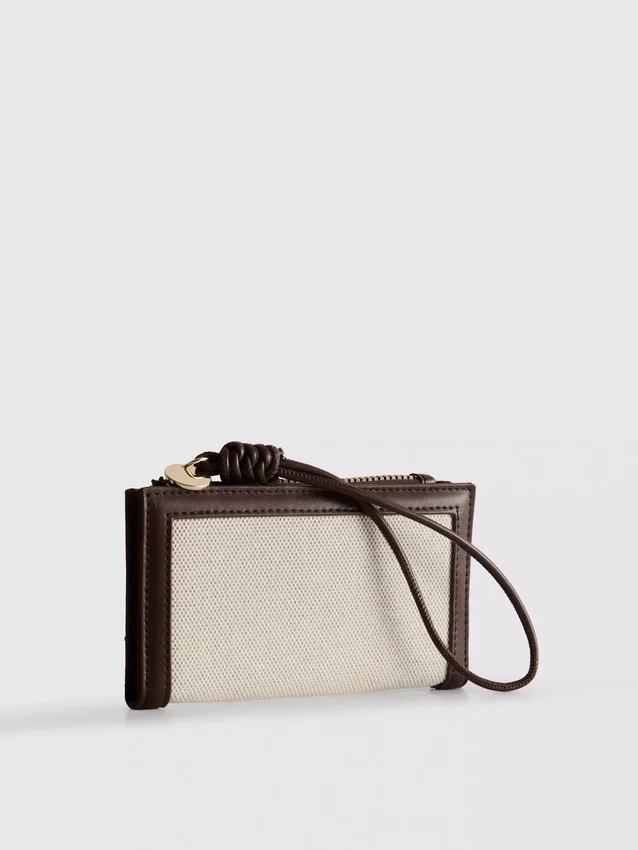 Woven wristlet wallet