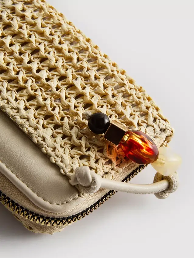 Woven zip-up purse