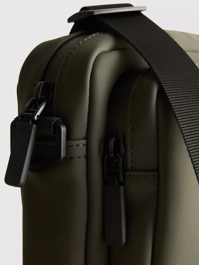 Zip-up crossbody purse