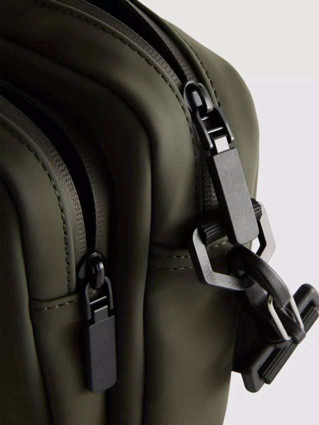 Zip-up crossbody purse