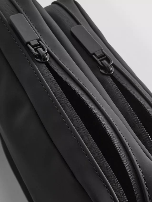 Zip-up crossbody purse